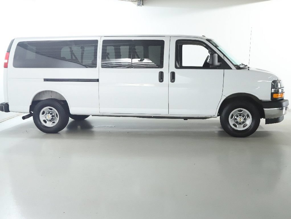 Used 2025 Chevrolet Express 3500 LT w/ LT Preferred Equipment Group RWD image 11