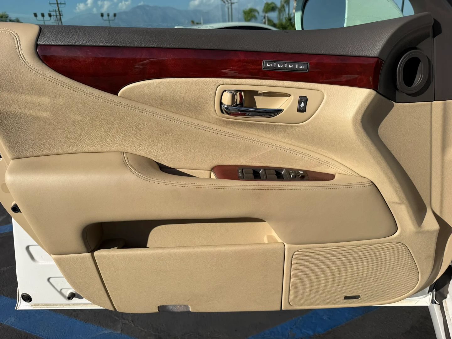 Used 2007 Lexus LS 460 RWD image 9