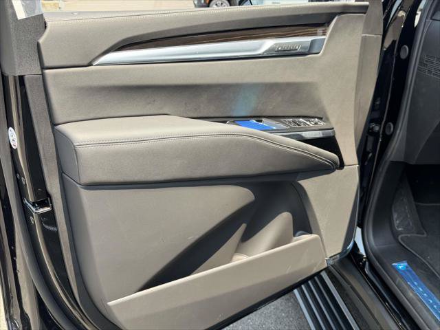 Used 2026 Cadillac Escalade Luxury w/ Touring Package AWD/4WD image 19