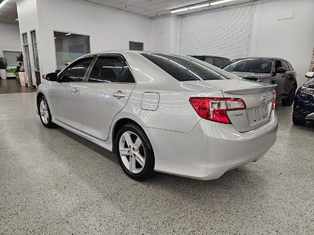Used 2014 Toyota Camry SE FWD image 6