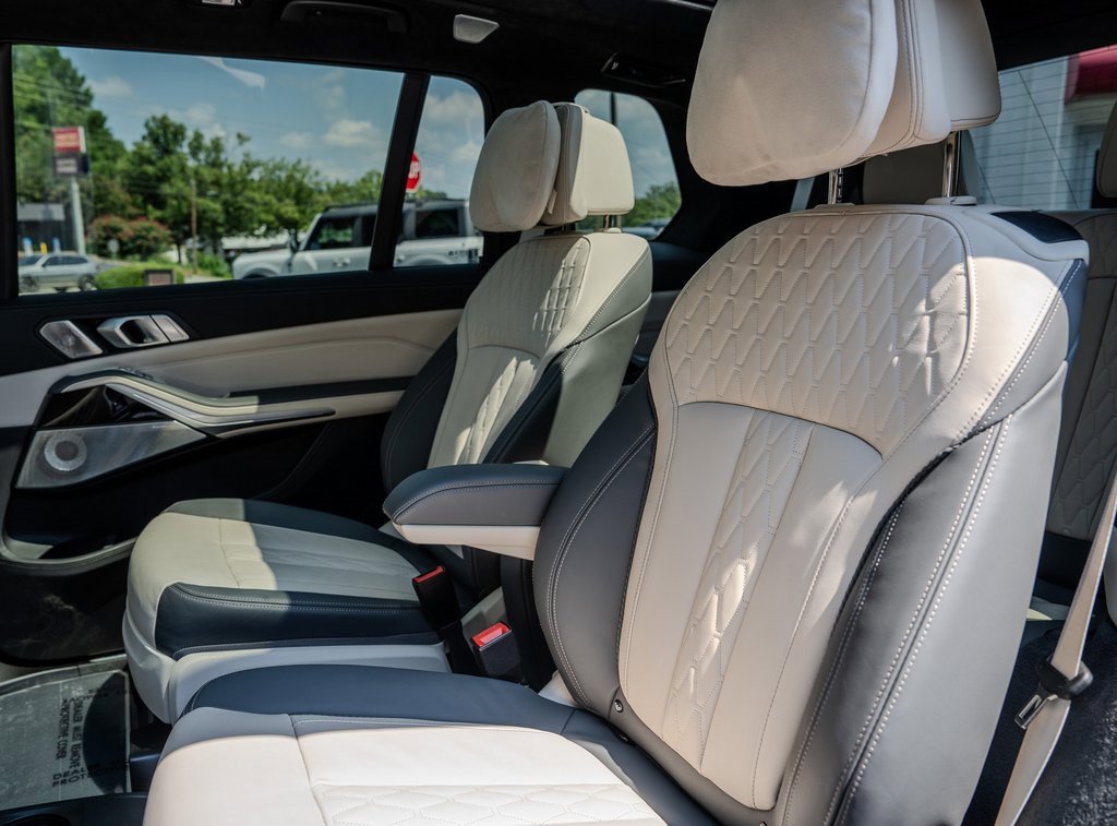 Used 2025 BMW X7 M60i image 20