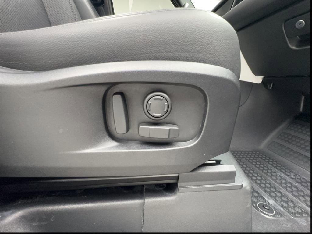 Used 2024 Land Rover Defender 110 S image 34