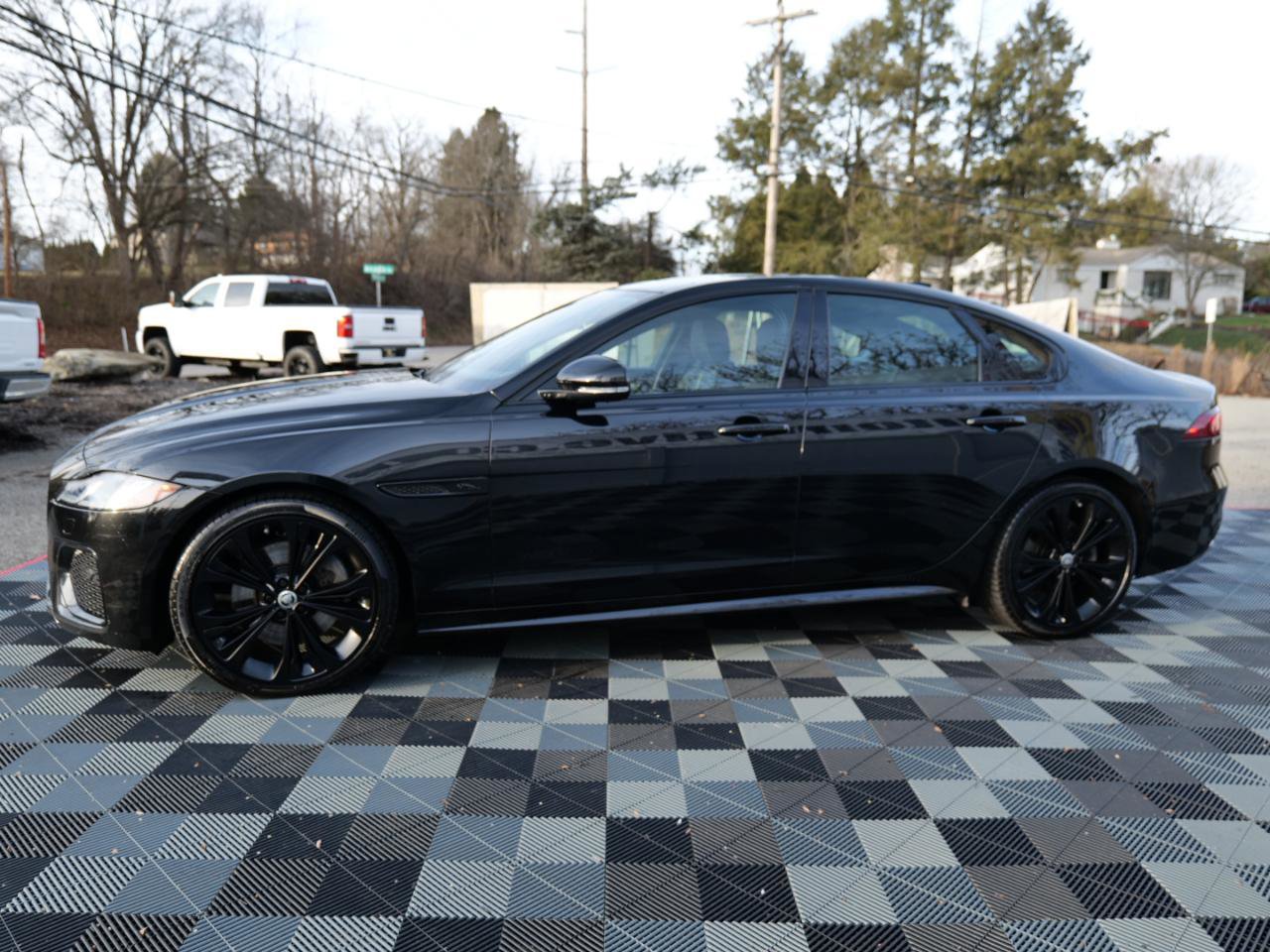 Used 2024 Jaguar XF R-Dynamic SE AWD/4WD image 9