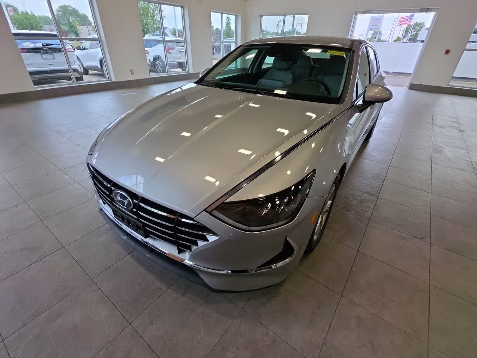 Used 2022 Hyundai Sonata SE FWD image 2
