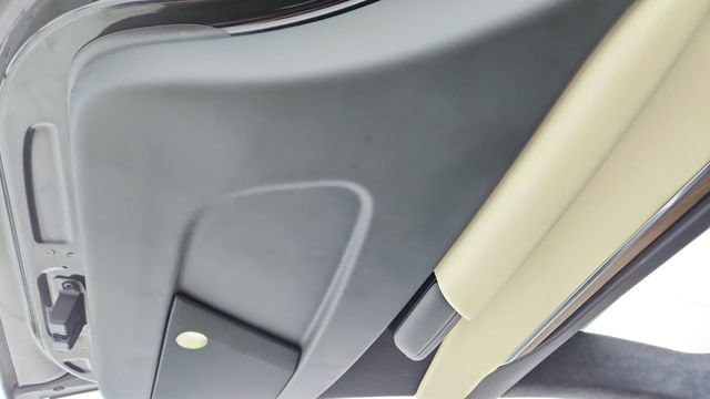 Used 2023 Tesla Model X image 30