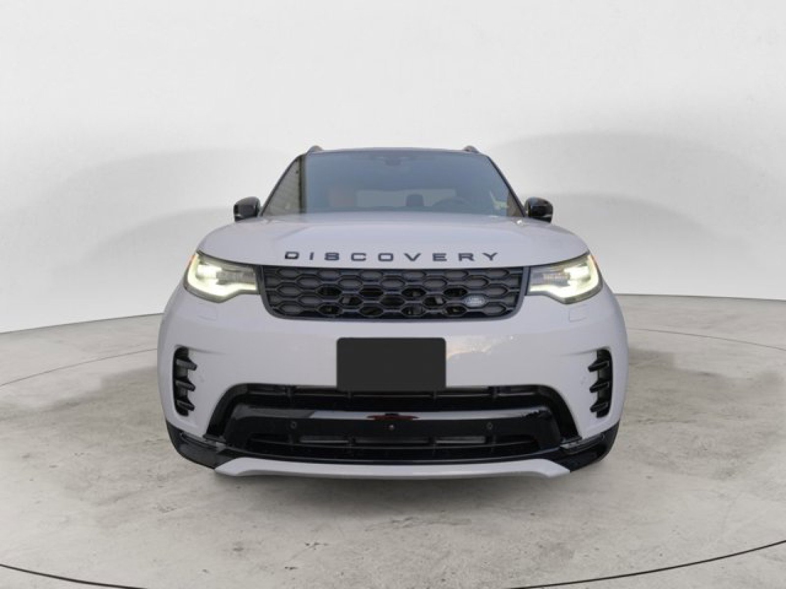 New 2025 Land Rover Discovery Dynamic SE image 8
