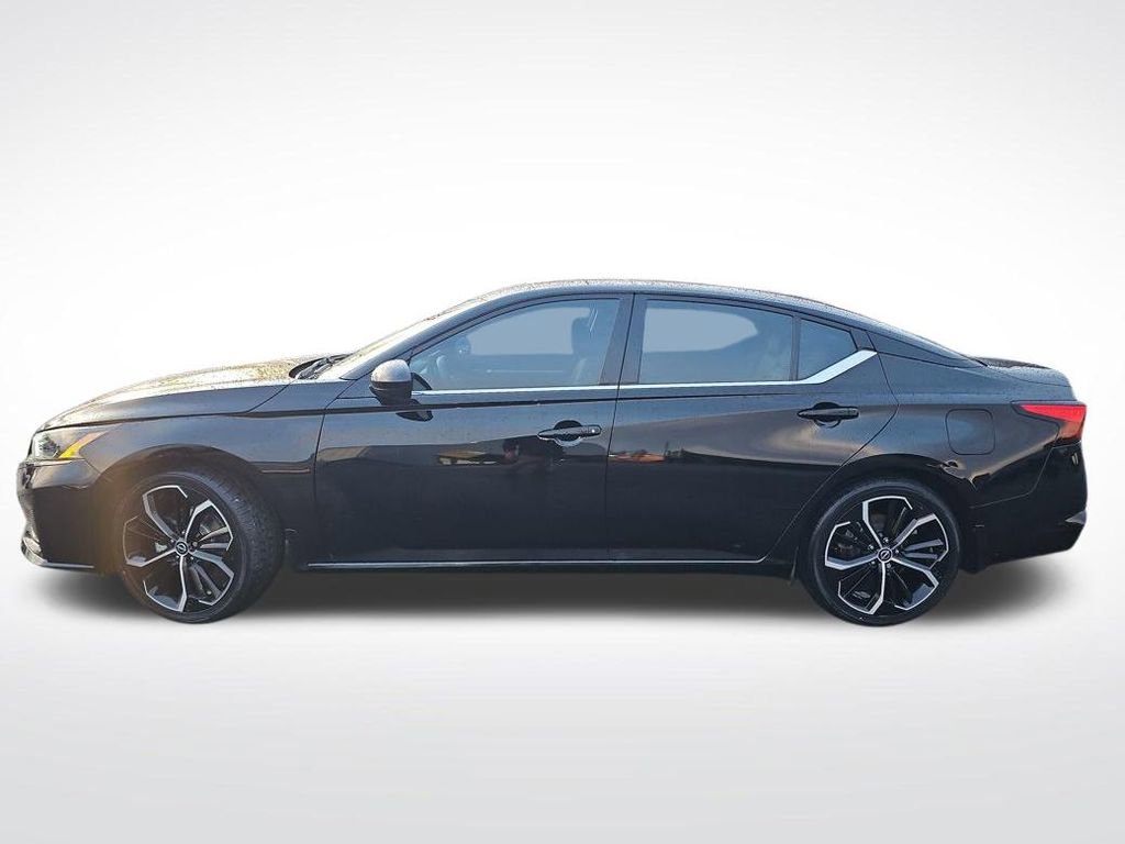 Used 2023 Nissan Altima 2.5 SR w/ SR Premium Package image 8
