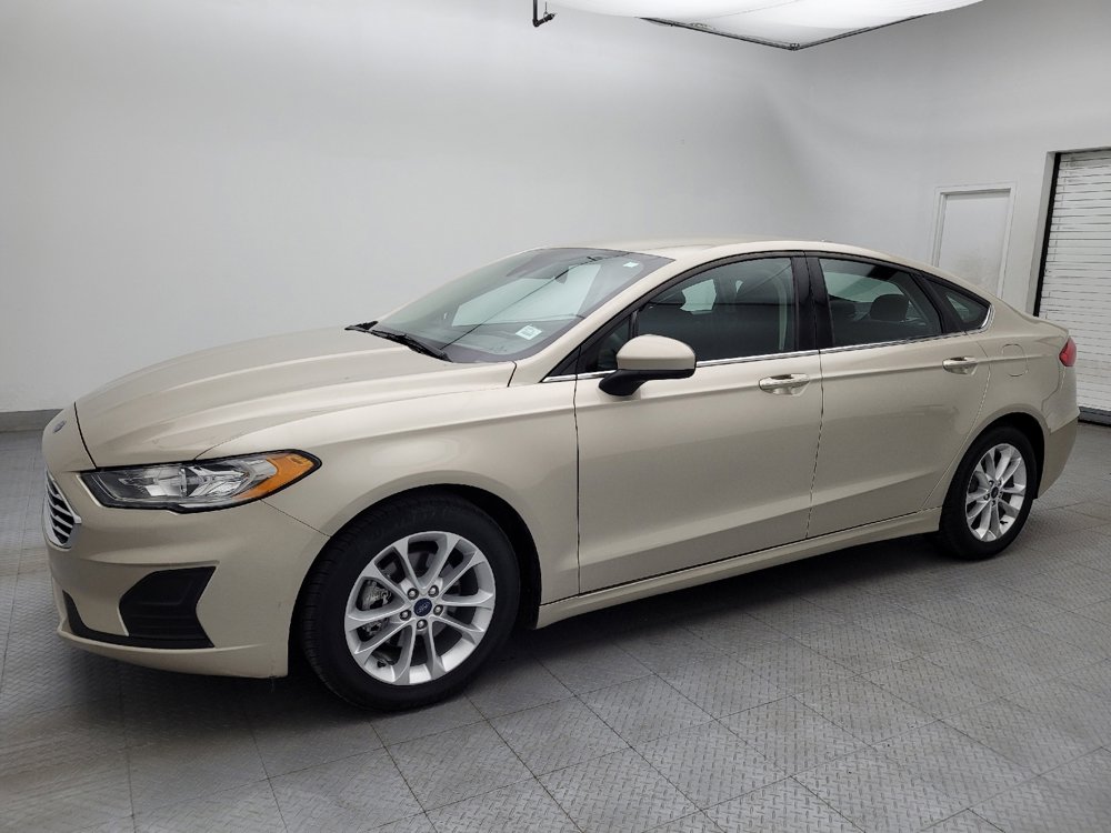 Used 2019 Ford Fusion SE image 2