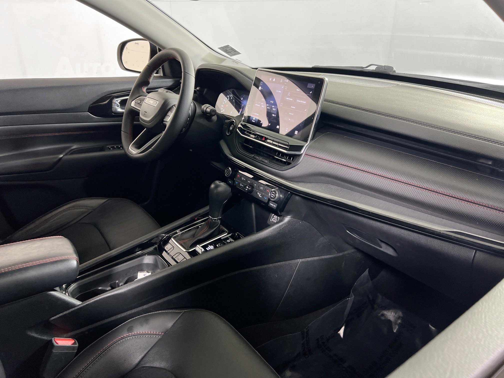 Used 2022 Jeep Compass Trailhawk AWD/4WD image 25