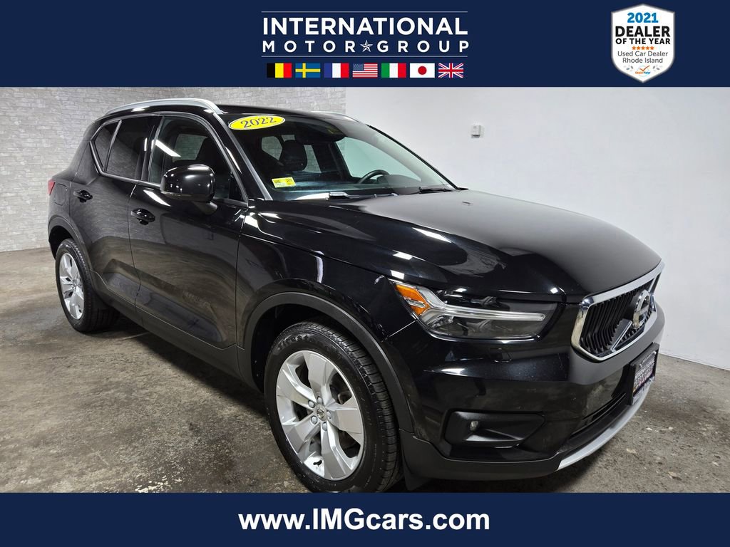 Used 2022 Volvo XC40 T5 Momentum