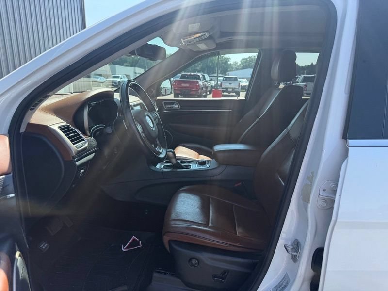 Used 2016 Jeep Grand Cherokee Summit w/ Platinum Series Group AWD/4WD image 3