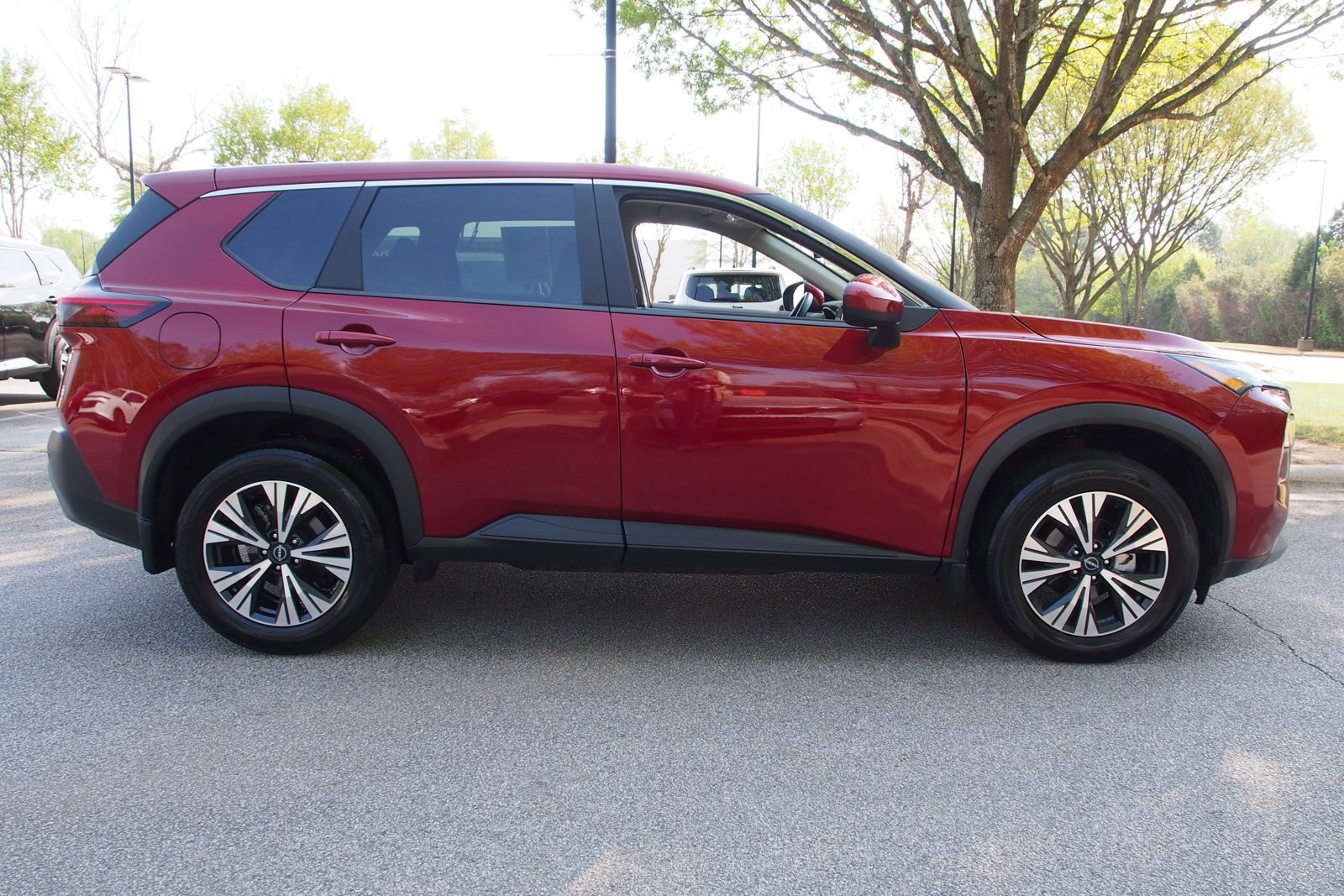 Used 2023 Nissan Rogue SV FWD image 8