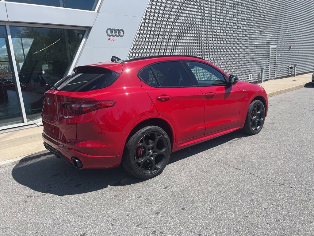Used 2023 Alfa Romeo Stelvio Veloce AWD/4WD image 23