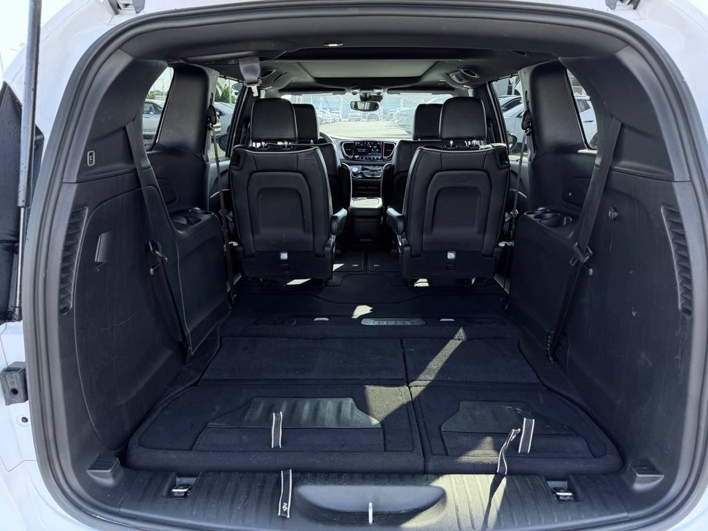 Used 2025 Chrysler Pacifica Limited FWD image 13
