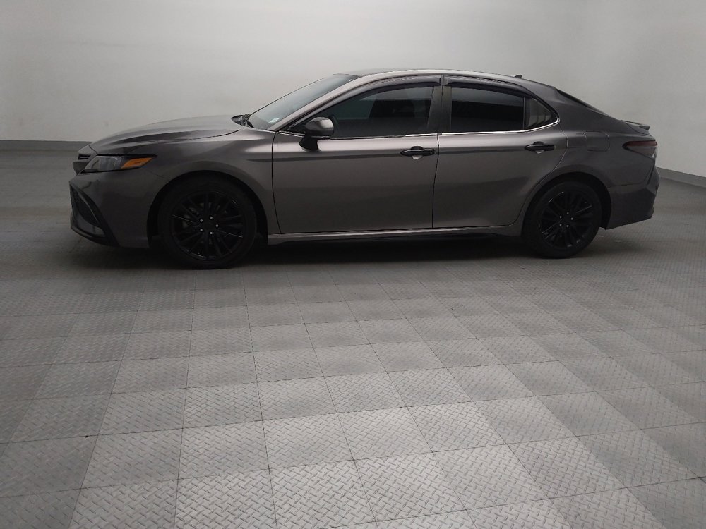 Used 2022 Toyota Camry SE FWD image 2