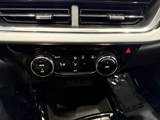 Used 2025 Chevrolet Trax LT FWD image 34