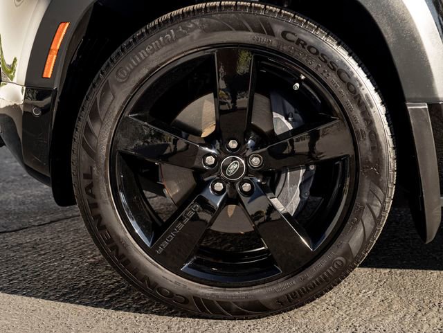 Used 2025 Land Rover Defender 90 X-Dynamic SE image 11