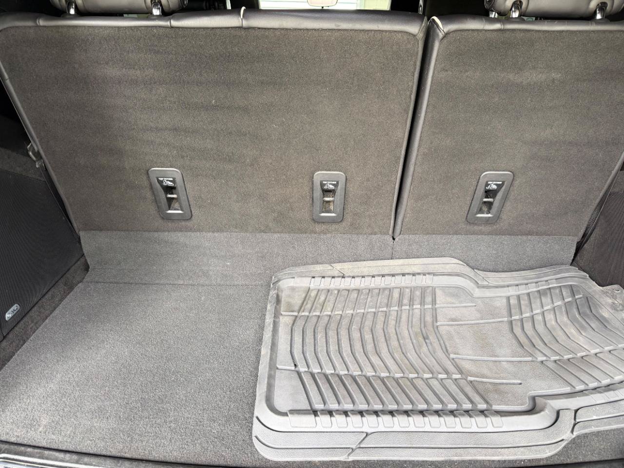 Used 2023 Cadillac Escalade Premium Luxury AWD/4WD image 20
