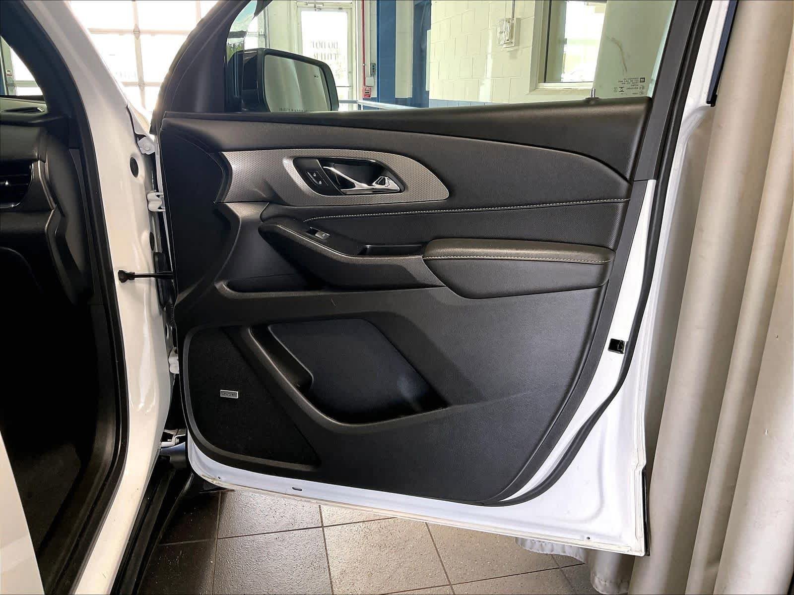 Used 2023 Chevrolet Traverse Premier w/ Redline Edition AWD/4WD image 12