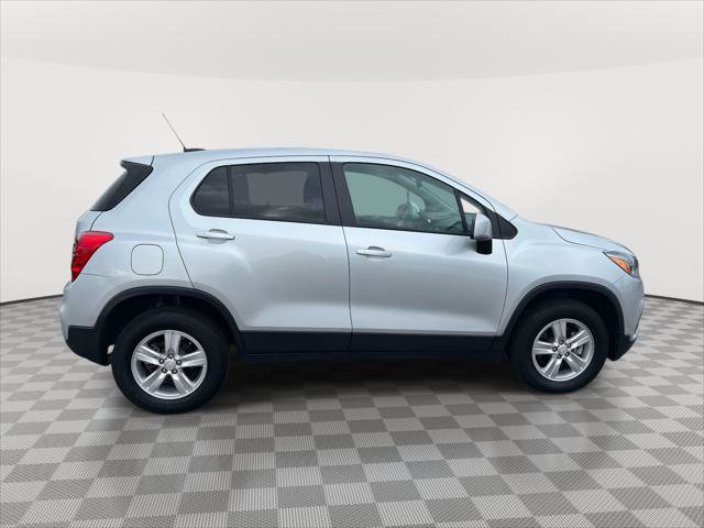 Used 2022 Chevrolet Trax LS w/ Tint and Cruise Package image 4