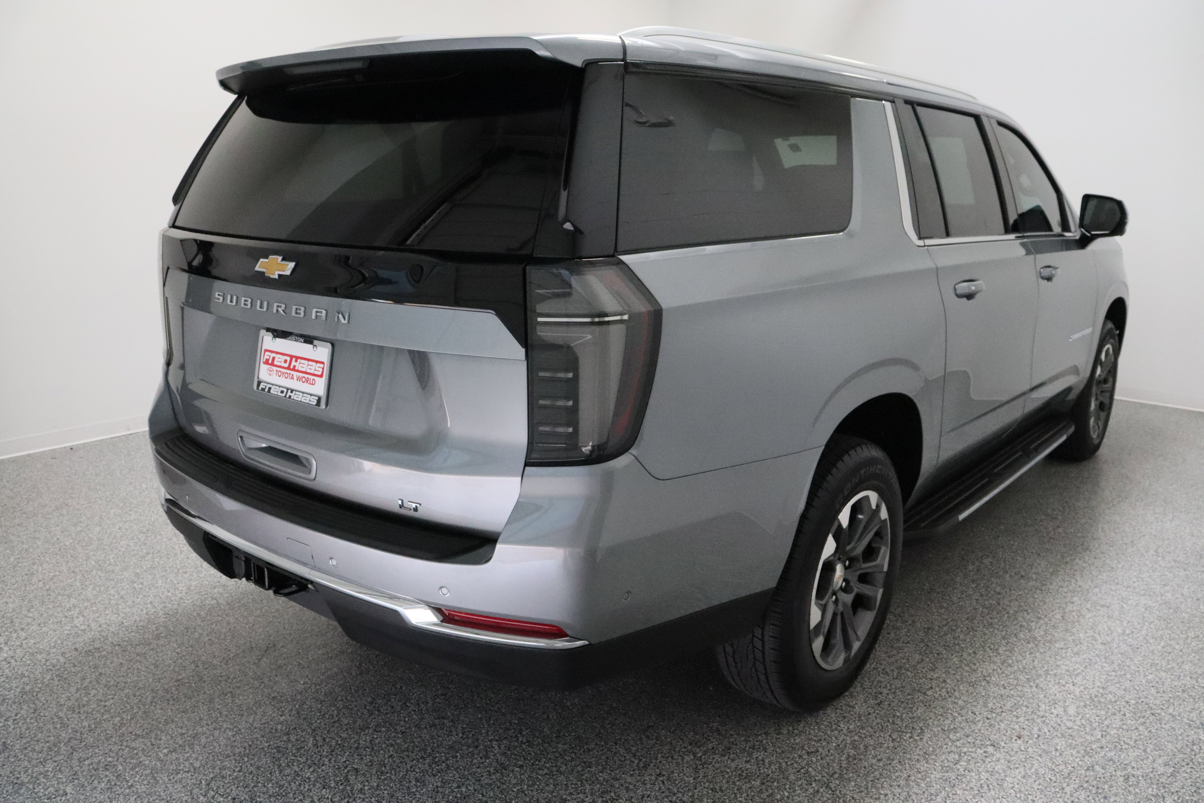 Used 2025 Chevrolet Suburban LT w/ Comfort Package RWD image 7