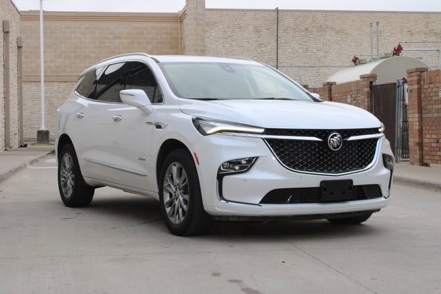 Used 2023 Buick Enclave Avenir w/ Avenir Technology Package image 2
