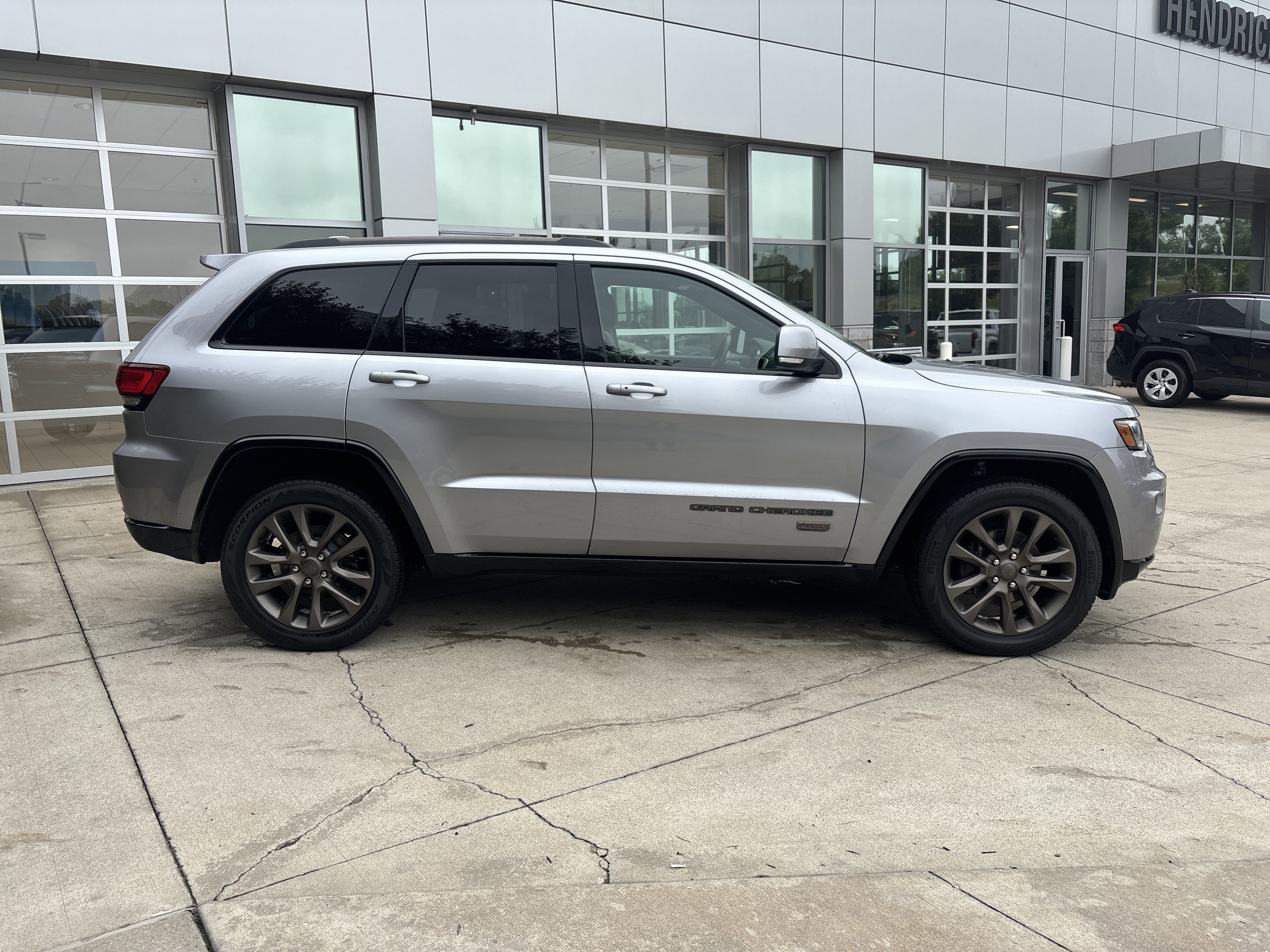 Used 2016 Jeep Grand Cherokee Limited 75th Anniversary AWD/4WD image 9