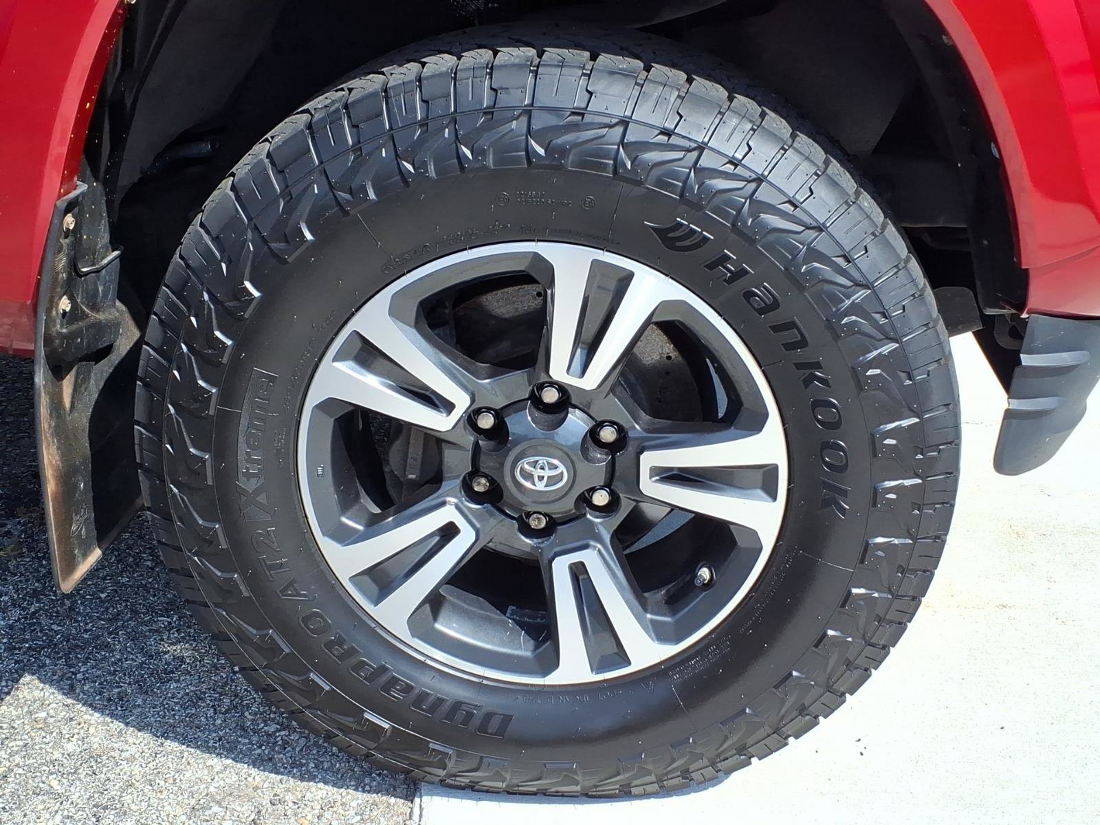 Used 2018 Toyota Tacoma TRD Sport AWD/4WD image 11