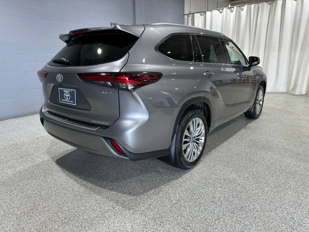 Certified 2026 Toyota Highlander Platinum AWD/4WD image 3