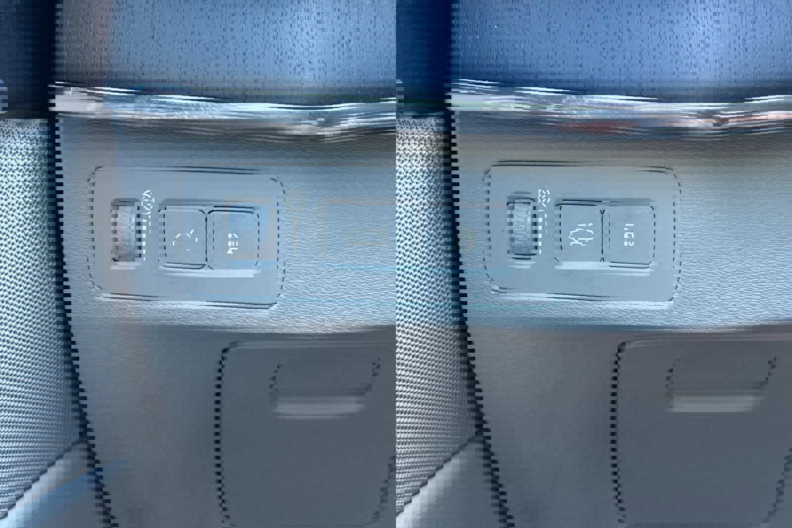 Used 2020 Volvo XC90 T8 Momentum w/ Protection Package Premier image 32