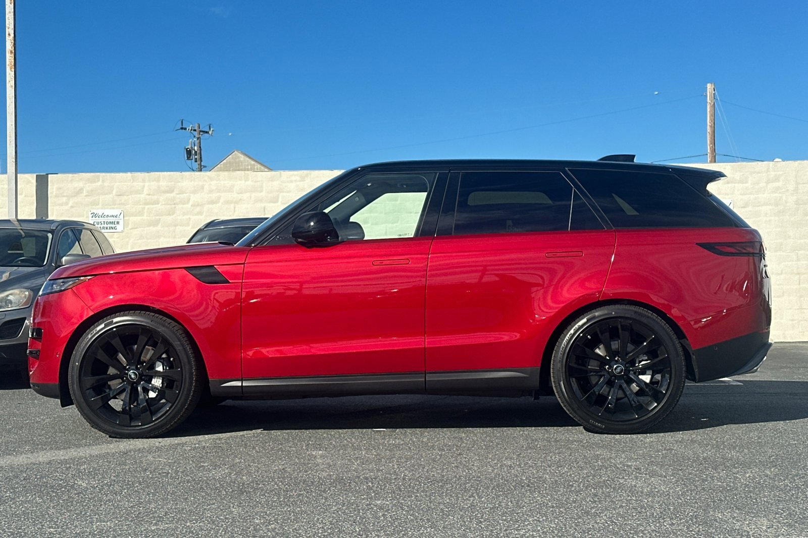New 2025 Land Rover Range Rover Sport SE image 2