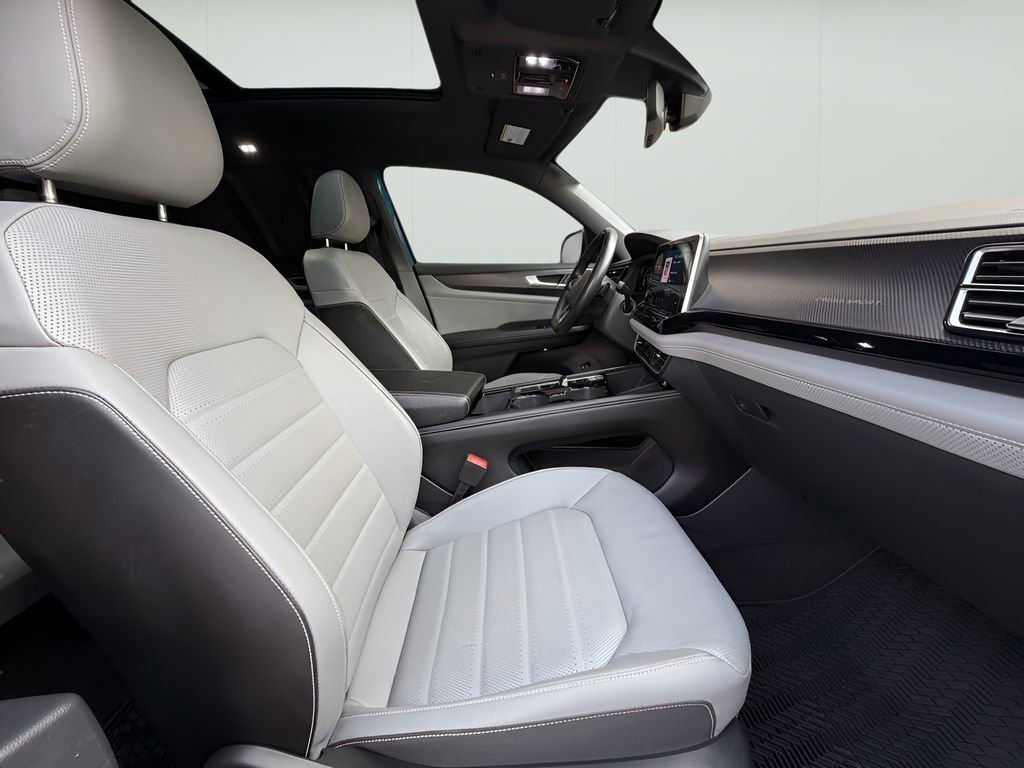 Used 2024 Volkswagen Atlas Cross Sport SEL R-Line image 23