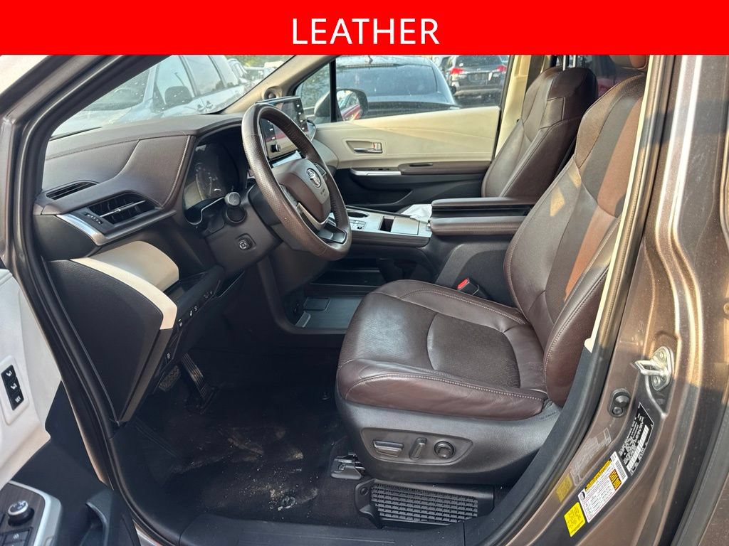 Used 2021 Toyota Sienna Platinum AWD/4WD image 5