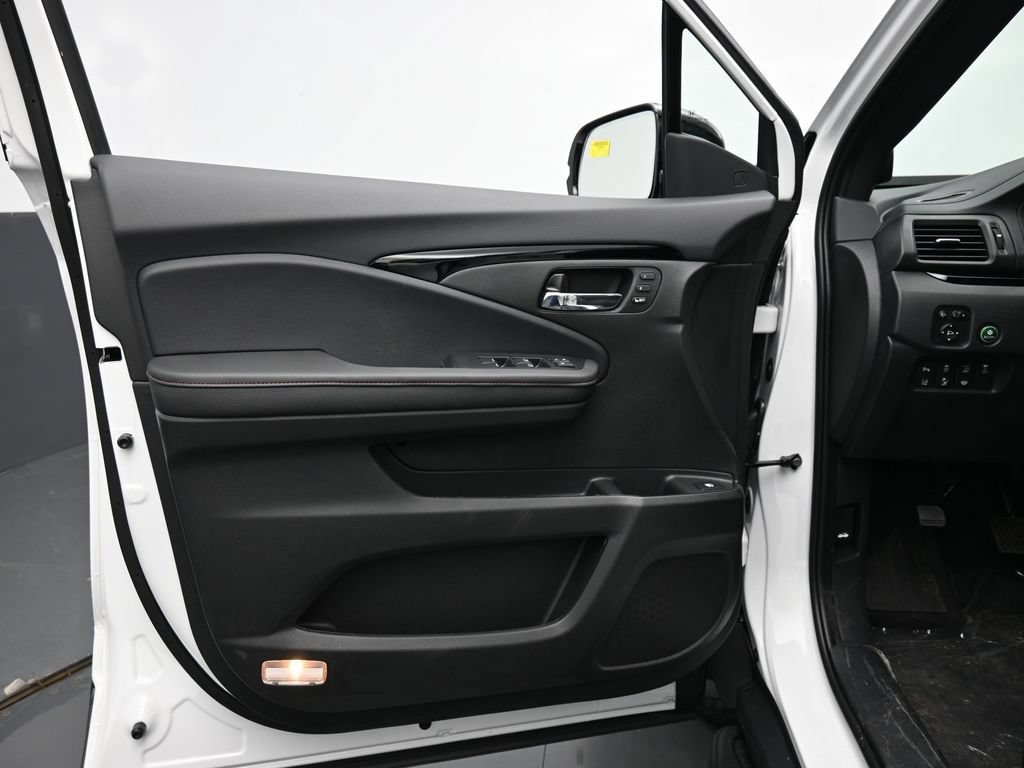 New 2026 Honda Ridgeline Black Edition image 16