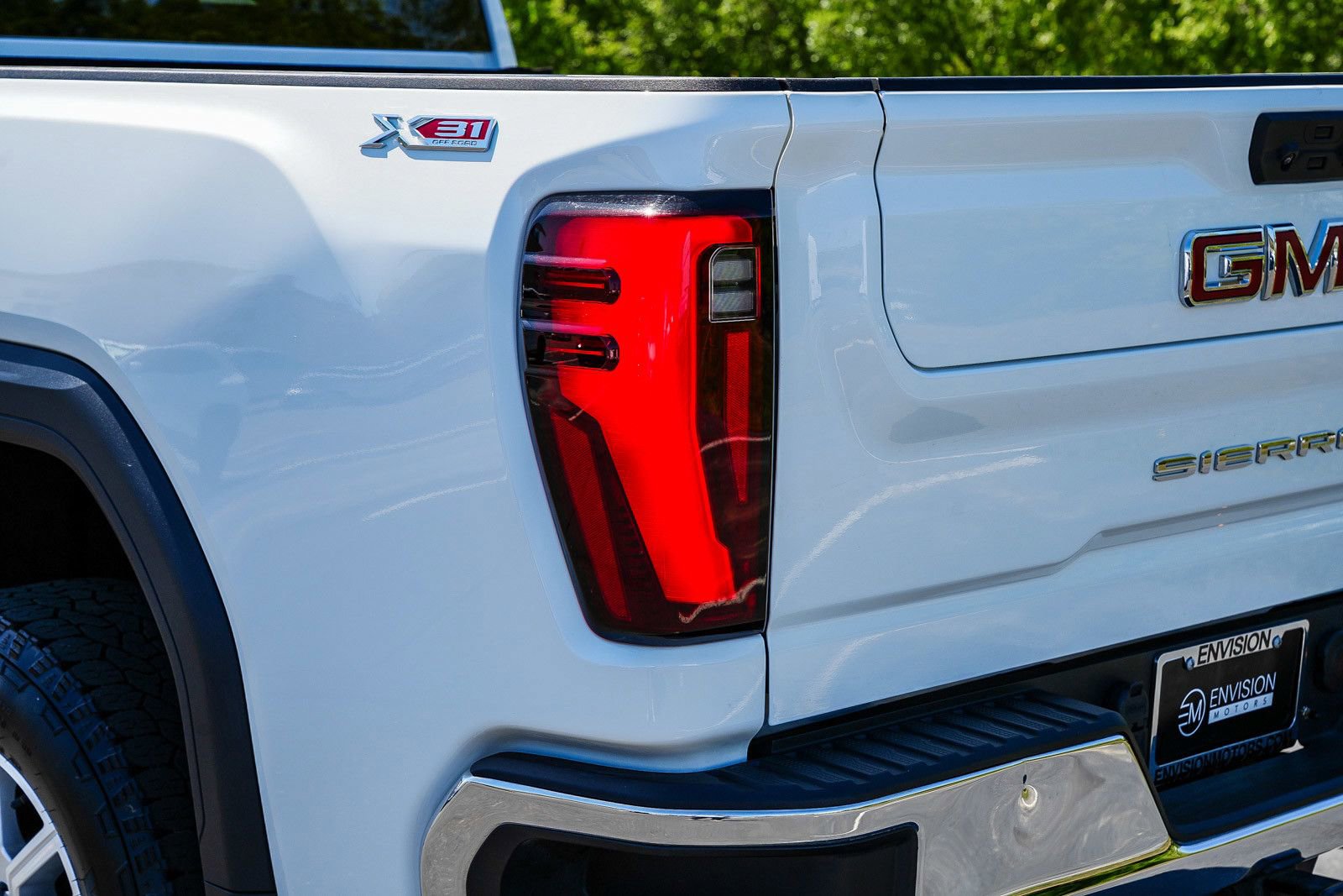 Used 2024 GMC Sierra 2500 SLT AWD/4WD image 11