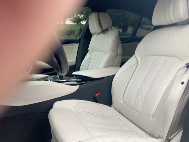 Used 2023 BMW 530e xDrive w/ Executive Package image 17