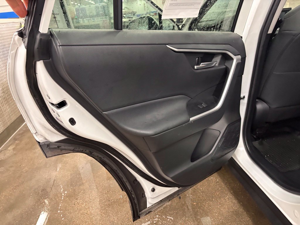 Used 2021 Toyota RAV4 XLE w/ Convenience Package AWD/4WD image 14