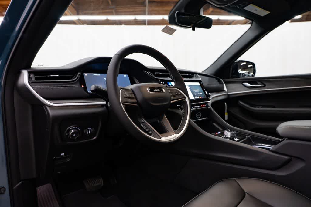 New 2026 Jeep Grand Cherokee L Limited w/ Limited Altitude Package AWD/4WD image 27