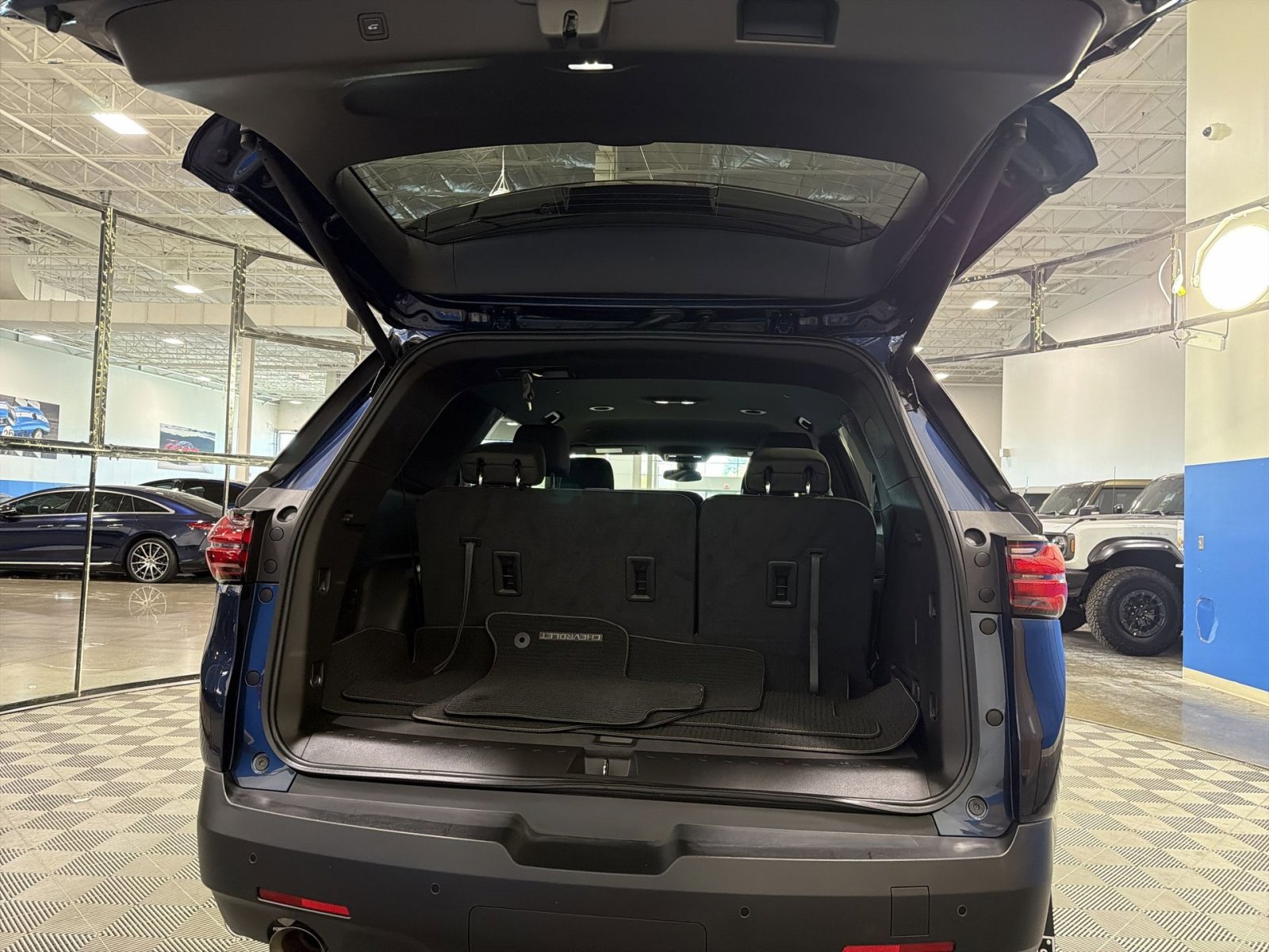 Used 2023 Chevrolet Traverse LT AWD/4WD image 33