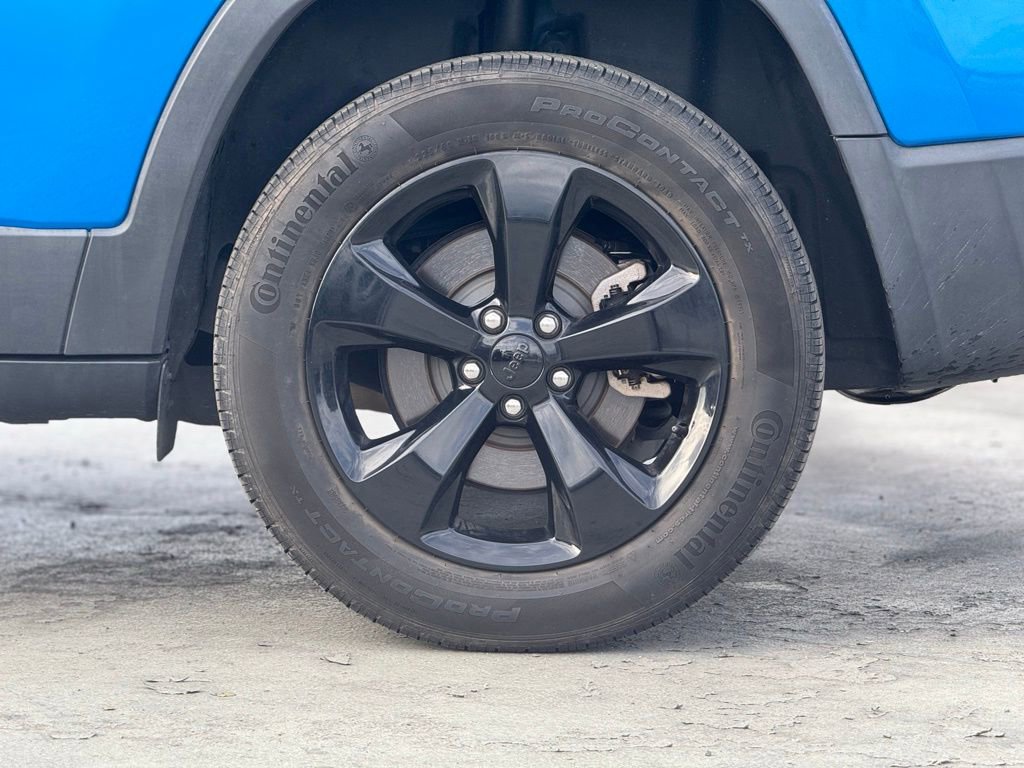 Used 2021 Jeep Cherokee Altitude image 3