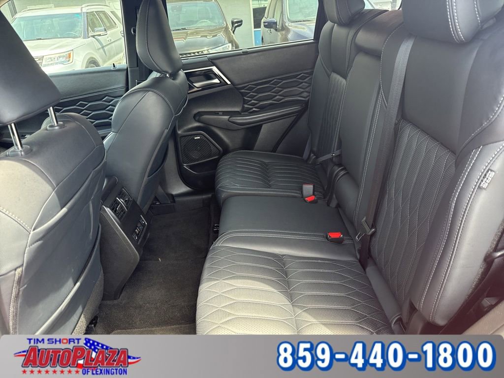 Used 2025 Mitsubishi Outlander AWD image 18