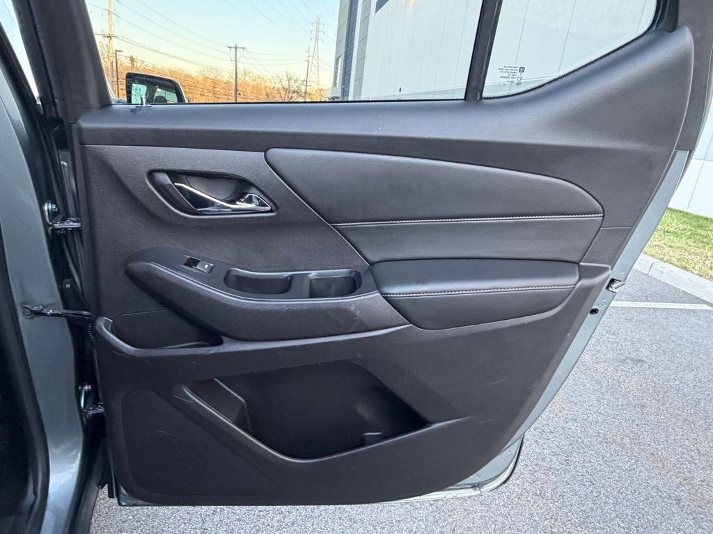 Used 2018 Chevrolet Traverse LS FWD image 16