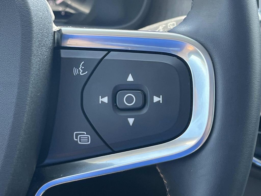 Certified 2025 Volvo XC40 B5 Core w/ Protection Package Premier image 31