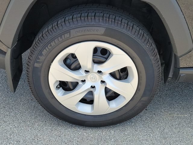Used 2025 Toyota RAV4 LE AWD/4WD image 7