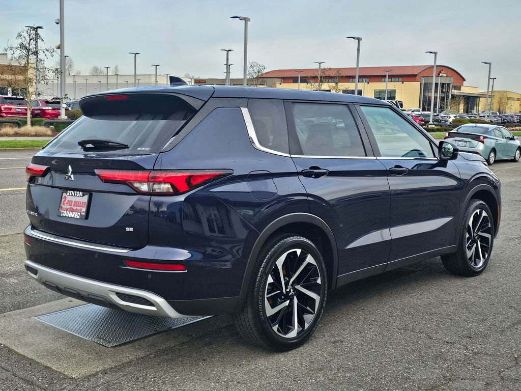 Used 2023 Mitsubishi Outlander SE image 5