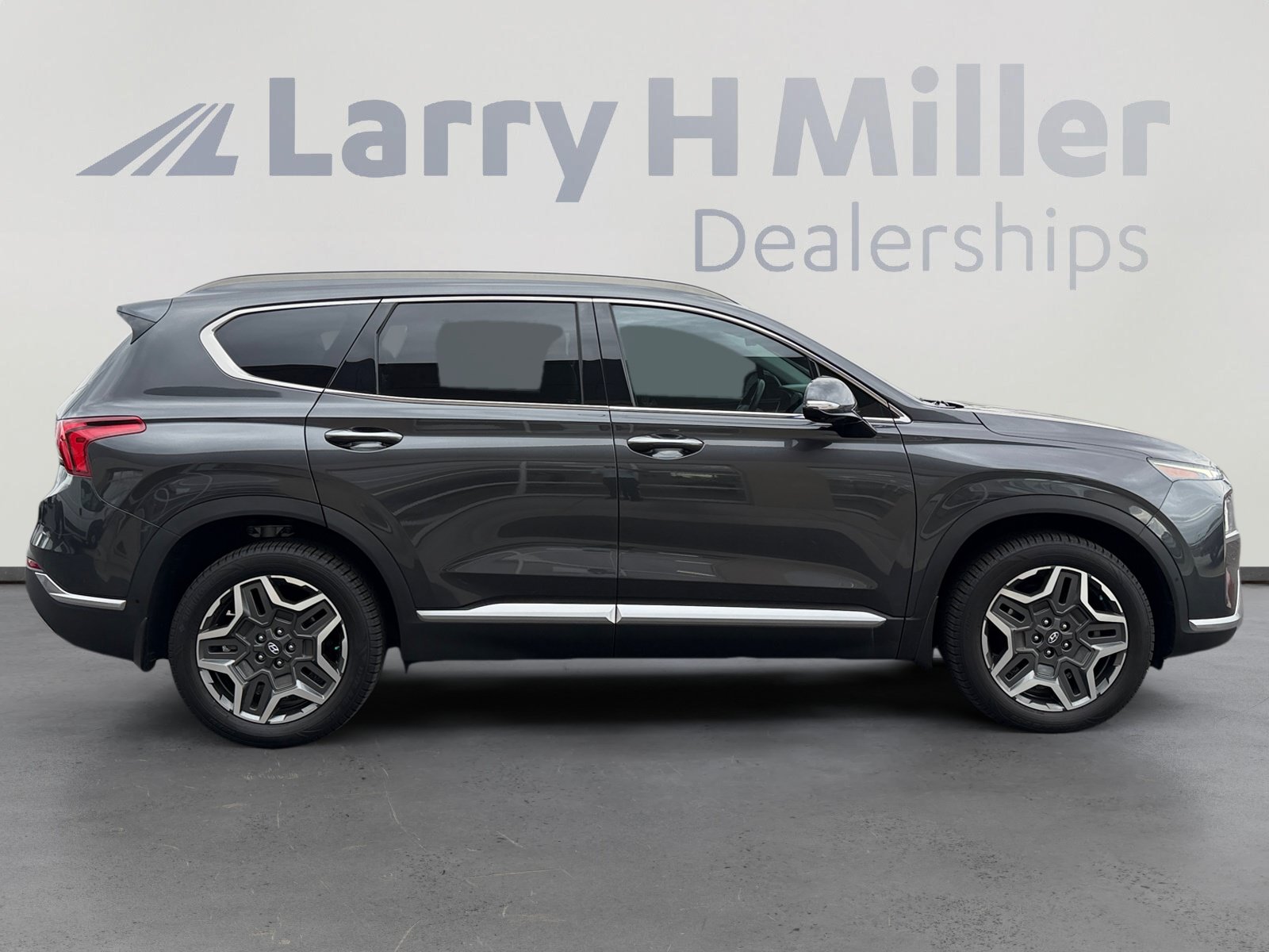 Used 2022 Hyundai Santa Fe Limited FWD image 6