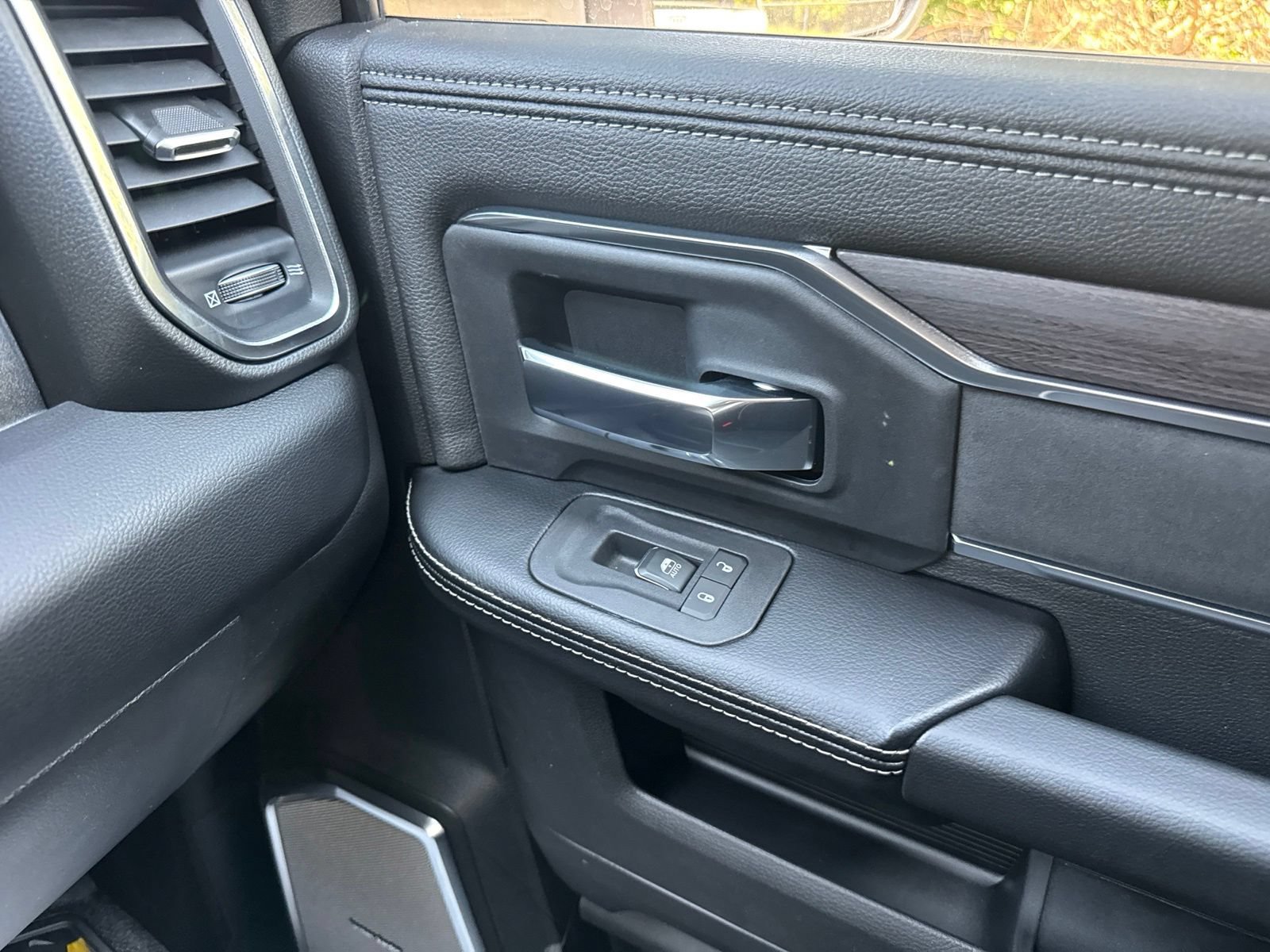 New 2027 RAM 3500 Big Horn w/ Laramie Trim Package AWD/4WD image 13