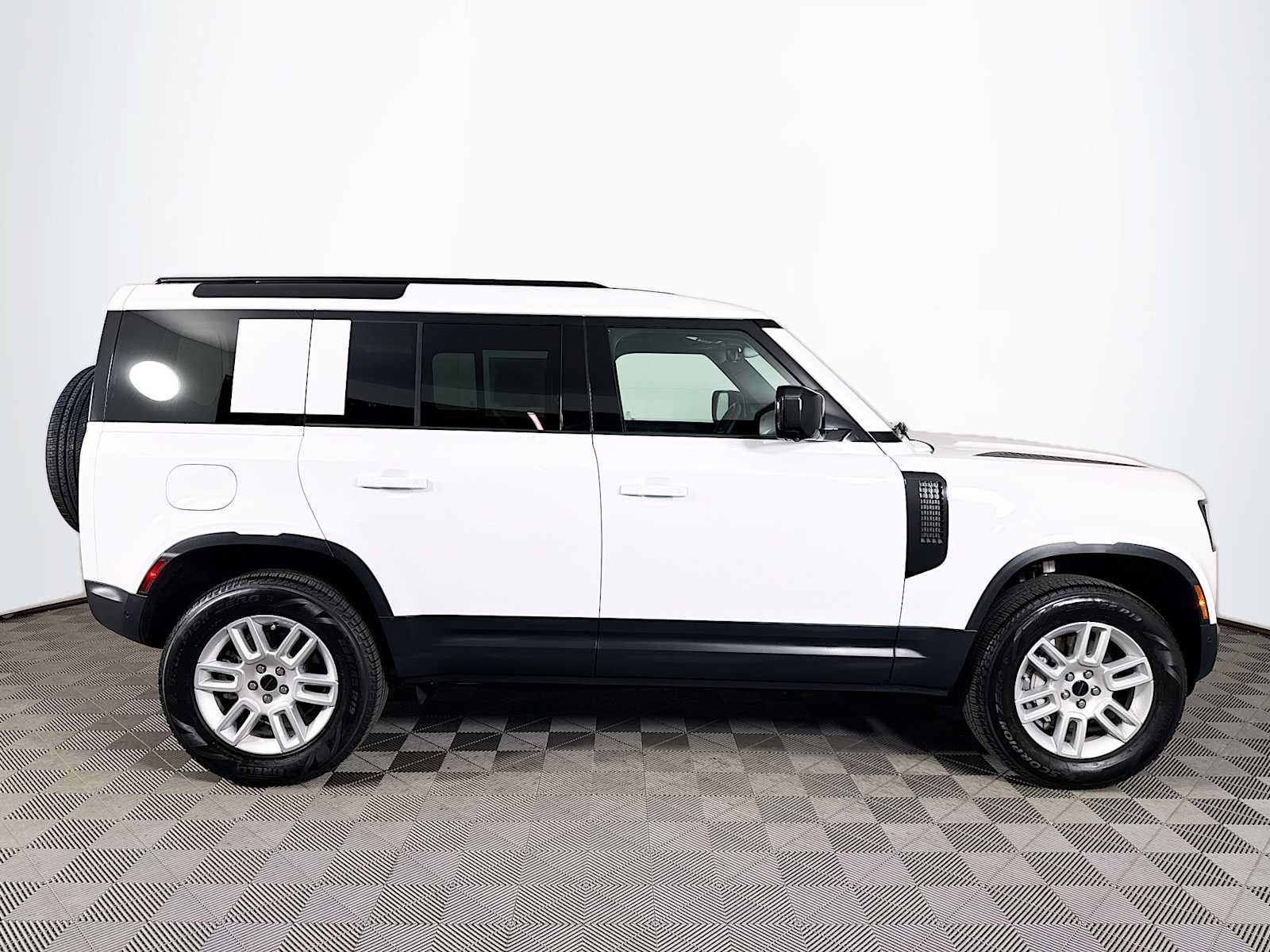 Used 2026 Land Rover Defender 110 S AWD/4WD image 4