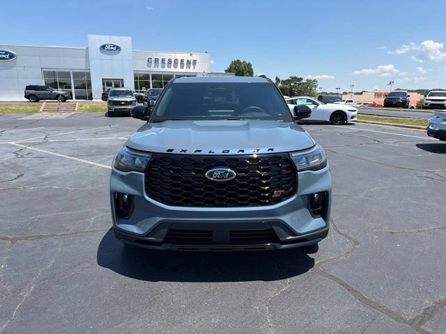 Used 2025 Ford Explorer ST w/ Sun And Sound Package AWD/4WD image 2
