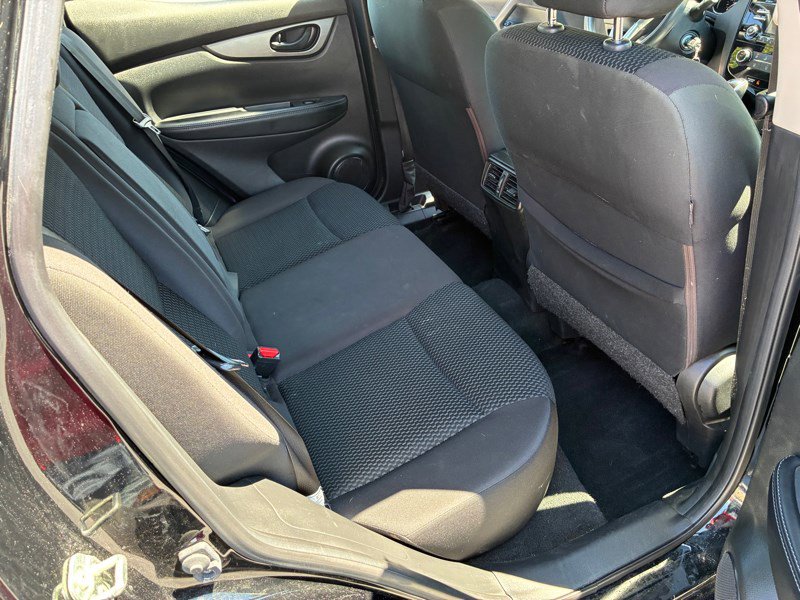 Used 2018 Nissan Rogue Sport S image 16